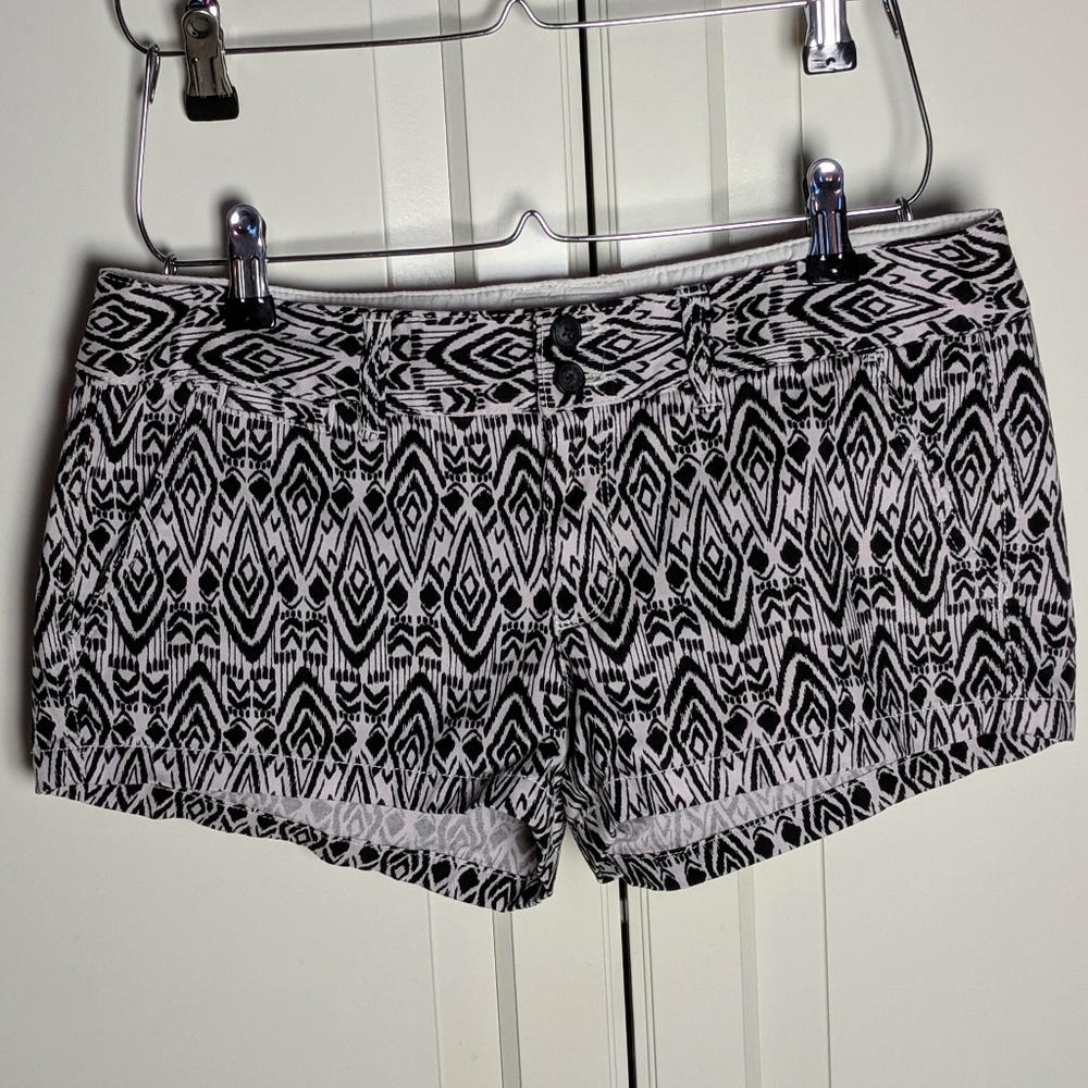 American Eagle Black and White Shorts